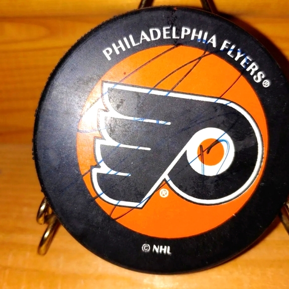 Simon Gagne #12 NHL Philadelphia Flyers Hockey Autographed Official Puck VTG 99 - Picture 2 of 8